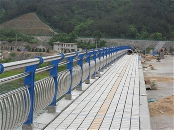 六安不锈钢桥梁护栏是一种什么材质的护栏